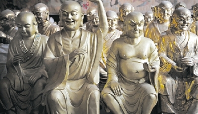 5 In den vergangenen Jahren hat man sich sehr für die Restaurierung des Daxiangguo-Klosters in Kaifeng in der zentralchinesischen Provinz Henan eingesetzt. Der Abt des Klosters erkl?rte nun, dass auch die 500 Arhat-Buddhas wieder im Kloster aufgestellt werden sollen.
