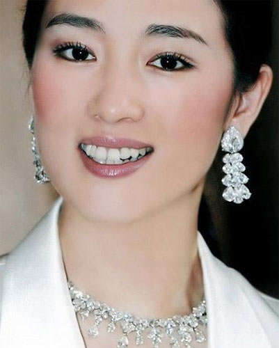 Wegen Emmigration nach Singapur verliert Schauspielerin Gong Li ihre Ehrenposten