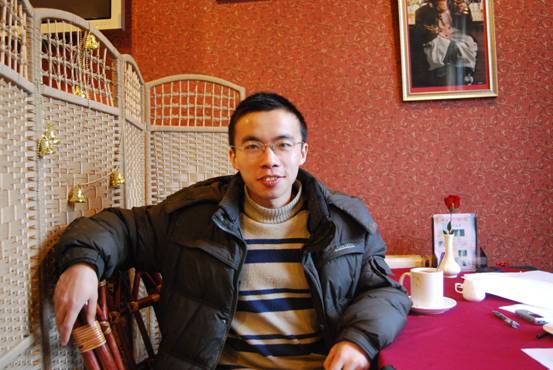 Yang Zhengjun, Student an der Zentraluniversit?t der Nationalit?ten und einer der Organisatoren einer Untersuchung von 2008 über Arbeitsbedingungen in Fabriken von Coca Cola, erkl?rt gegenüber China.org.cn, er sei &apos;erfreut, dass Arbeitern durch unsere Aktion geholfen wurde&apos;.