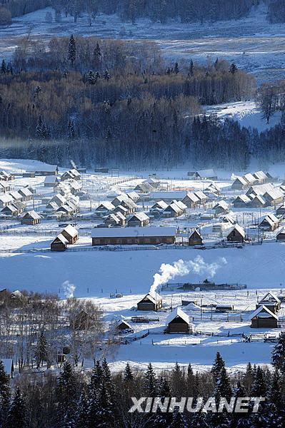 Das Hemu-Dorf in Kanas zeigt im Winter seine natürliche Sch?nheit.