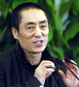 Zhang Yimou verklagt den Autor und Verleger einer Biografie über ihn. Der weit bekannte und gefeierte Regisseur sieht durch die Biografie seinen Ruf gesch?digt.