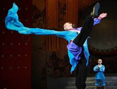 3 Das Shaolin-Kungfu kommt an den Broadway. Soul of Shaolin ist die erste Aufführung im Rahmen eines Programmes zur kulturellen Kooperation und zum Austausch zwischen China und den USA.