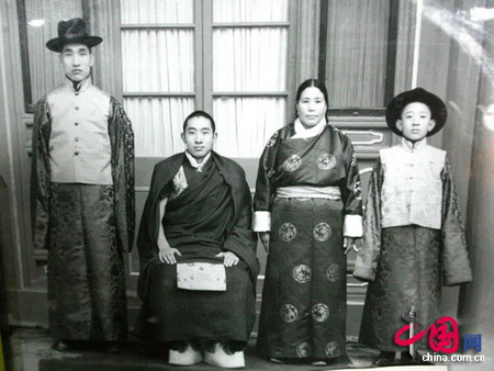 2 Am 28. Januar vor 20 Jahren ist der 10. Panchen Lama ins Nirwana eingegangen, wie man im Buddhismus sagt. China.org.cn zeigt hier eine Fotosammlung vom 10. Panchen Lama, um seiner zu gedenken.