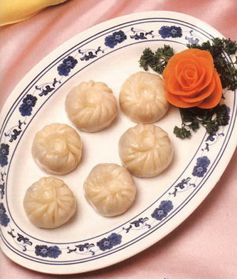 10 Eine der lokalen Spezialit?ten in Hangzhou sind Xiaolongbao. Nirgendwo sonst in China sind diese kleinen gefüllten Teigtaschen so gut wie hier. Der Gedanke an diese K?stlichkeit kann einem fern der Heimat schon die Tr?nen in die Augen treiben.