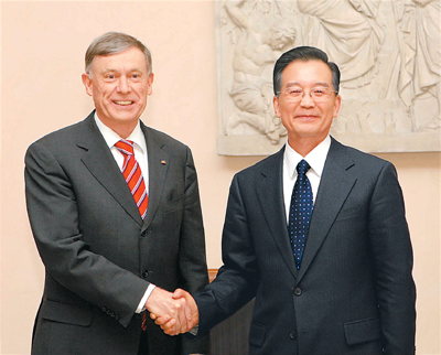 Der deutsche Bundespr?sident Horst K?hler hat am Donnerstag in Berlin den chinesischen Ministerpr?sidenten Wen Jiabao empfangen.