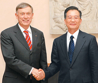 Der deutsche Bundespr?sident Horst K?hler hat am Donnerstag in Berlin den chinesischen Ministerpr?sidenten Wen Jiabao empfangen.