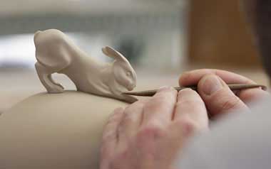 2 Europas ?lteste Porzellanmanufaktur m?chte durch neue Produkte Luxuskunden für sich gewinnen. Die deutsche Firma Meissen will sich dabei besonders auf den asiatischen Markt konzentrieren. 2 Europas ?lteste Porzellanmanufaktur m?chte durch neue Produkte Luxuskunden für sich gewinnen. Die deutsche Firma Meissen will sich dabei besonders auf den asiatischen Markt konzentrieren.