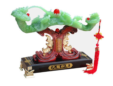 1 Ob Rückenkratzer, Zepter, Talisman oder Kommandostab, die rituellen Ruyi Objekte symbolisieren Macht und Glück. Sammlern sind sie zum Teil mehrere Millionen Yuan wert.