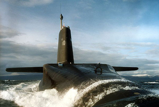 Im Atlantik sind zwei mit Atomraketen bewaffnete U-Boote aus Gro?britannien und Frankreich zusammengesto?en. Angeblich blieben die Reaktoren und Raketen mit mehrfachen Atomgefechtsk?pfen an Bord sicher.