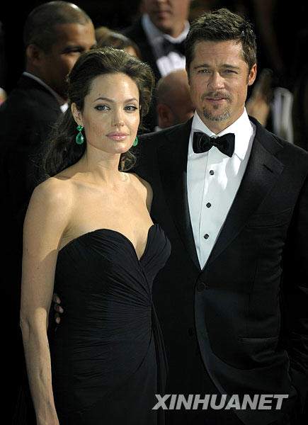 Angelina Jolie und Brad Pitt sind auf dem roten Teppich 