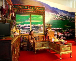 Ausstellung '50 Jahre demokratische Reform in Tibet' wurde in Beijing er?ffnet