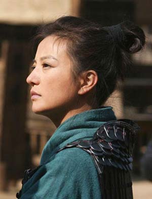3 Das Portr?t der chinesischen Schauspielerin Zhao Wei als Volksheroin 'Mulan' in dem Film mit demselben Titel wurde am Dienstag ver?ffentlicht. Der Film wird in der Provinz Hebei gedreht. 