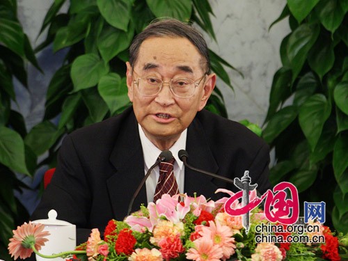 Wirtschaftsexperte und PKKCV-Mitglied Li Yining