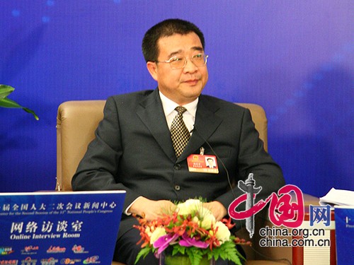 Yang qingyu, Leiter der Kommission für Reform und Entwicklung in der Stadt Chongqing beantwortete Fragen der Internetbesucher.