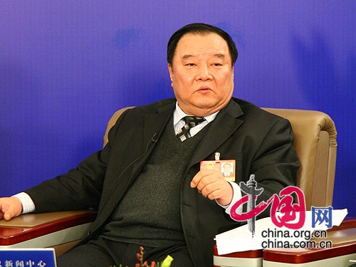 Zhang Yuanxin, Leiter der Kommission für Reform und Entwicklung in der Provinz Guangxi beantwortete Fragen der Internetbesucher.