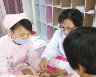 1 Wanderarbeiterinnen k?nnen künftig in Shanghai kostenlose Untersuchungen beim Frauenarzt in Anspruch nehmen. Das Projekt wurde anl?sslich des Internationalen Weltfrauentags gestartet. 1 Wanderarbeiterinnen k?nnen künftig in Shanghai kostenlose Untersuchungen beim Frauenarzt in Anspruch nehmen. Das Projekt wurde anl?sslich des Internationalen Weltfrauentags gestartet.