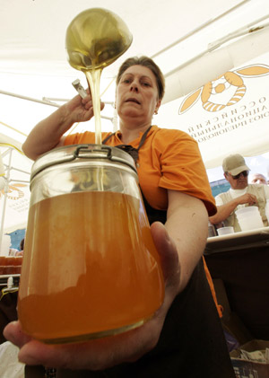 1 Honig kann den Heilungsprozess von Wunden beschleunigen, dies ist bereits erwiesen. Nun haben Forscher herausgefunden, dass Inhaltsstoffe des leckeren Nahrungsmittels auch Bakterien t?ten k?nnen, die Nebenh?hlenentzündung hervorrufen. 1