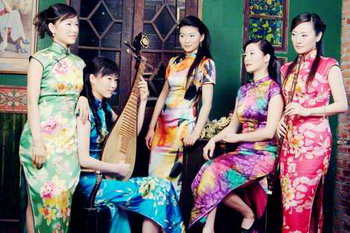 3 Die Oriental Angels, eine Gruppe traditioneller chinesischer Musikerinnen, werden am 2. Mai zusammen mit dem Erhumeister Liu Dehai ein Konzert in Shanghai geben. 3