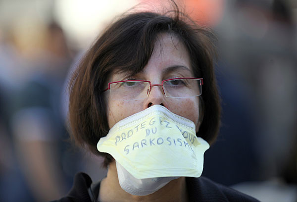 Wegen der rapiden Verbreitung der Influenza A (H1N1) weltweit werden die Mundschutzmasken zur Vorbeugung der Krankheit erforderlich. Zwar ist die Lage kritisch, aber die bunten originellen Mundschutzmasken k?nnen die Menschen entspannen.