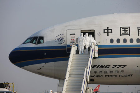 Ein chinesisches Charter-Flugzeug hat am Mittwochnachmittag 98 chinesische Bürger aus Mexiko zurück nach China gebracht. Die Maschine landete im Pudong International Airport in Shanghai um 16,32 Uhr. Alle Passagiere an Bord wurden dann in ein Hotel zur Quarant?ne bef?rdert.