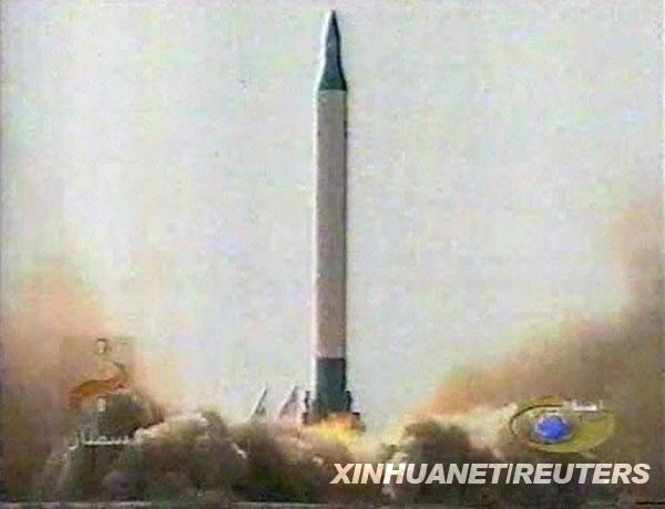 Der Iran hat am Mittwoch erfolgreich eine neue Boden-Boden-Rakete vom Typ Sejil-2 getestet. Mit einer Reichweite von 2000 Kilometern ist sie f?hig, US-Stützpunkte im Nahen Osten zu treffen. Die US-Regierung ist besorgt.