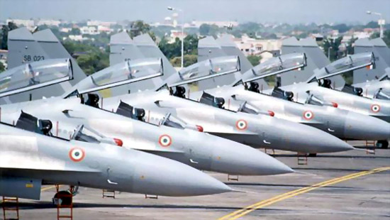 Die indische Luftwaffe will angeblich im Juni Jagdflugzeuge des Typs Su-30-MKI in den Stützpunkt Tezpur in der Provinz Assam an der Grenze zu China stationieren. Experten glauben, dass diese Aktion gegen China gerichtet sei.