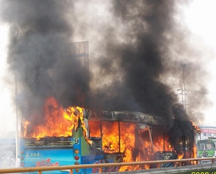 Chengdu: Bei Busbrand sterben 24 Menschen