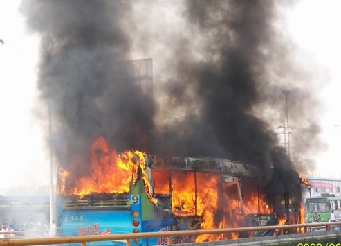 Chengdu: Bei Busbrand sterben 24 Menschen