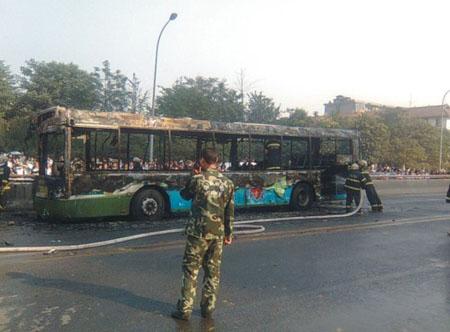 Chengdu: Bei Busbrand sterben 24 Menschen