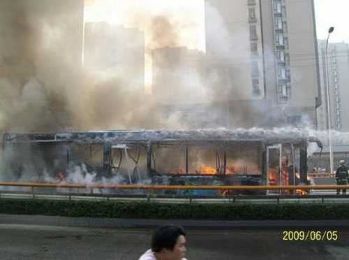 Chengdu: Bei Busbrand sterben 24 Menschen