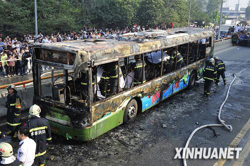 Chengdu: Bei Busbrand sterben 24 Menschen