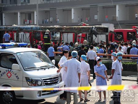 Chengdu: Bei Busbrand sterben 24 Menschen