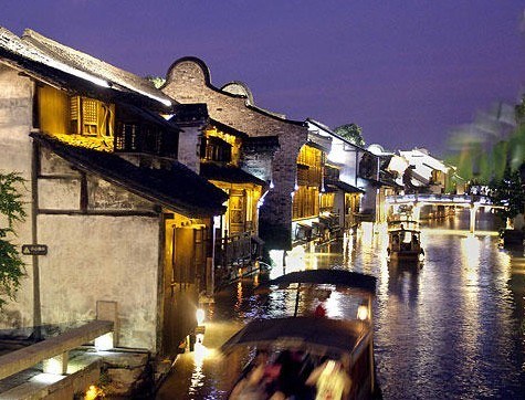 Das Foto vom 18. Juli 2009 zeigt die Abendstimmung in Wuzhen, einer alten Wasserstadt in der ostchinesischen Provinz Zhejiang.
