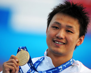 Der chinesische Schwimmer Zhang Lin hat am Mittwoch im 800-Meter-Freistil mit einer Zeit von 7 Minuten und 32 Sekunden eine Goldmedaille bei der Schwimm-WM 2009 gewonnen.