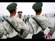 Am 1. Oktober wird das 60. Jubiläum der Volkesrepublik China auf dem Tian'anmen-Platz in der Hauptstadt Beijing begangen. Dabei wird eine große Militärparade veranstaltet. Daher beschäftigen sich alle teilnehmenden Soldatinnen und Soldaten derzeit mit einem intensiven Training.