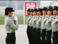 Am 1. Oktober wird das 60. Jubiläum der Volkesrepublik China auf dem Tian'anmen-Platz in der Hauptstadt Beijing begangen. Dabei wird eine große Militärparade veranstaltet. Daher beschäftigen sich alle teilnehmenden Soldatinnen und Soldaten derzeit mit einem intensiven Training.