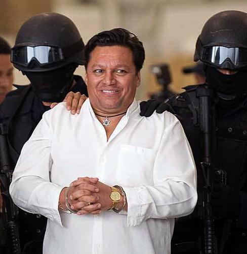 Ein religiöser Fanatiker aus Bolivien entführt am Mittwoch ein mexikanisches Flugzeug kurz vor seiner Landung in Mexiko-Stadt. Grund war das Datum der Flugs, das er für eine auf den Kopf gestellte Zahl des Antichristen hielt.