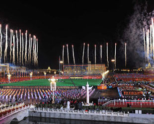 Am Abend des 1. Oktober findet die Nationalfeiergala von Mitarbeitern aller Branchen der chinesischen Hauptstadt Beijing für das 60-jährige Jubiläum der Volksrepublik auf dem Platz des Himmlischen Friedens in Beijing statt. 