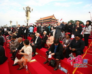 Diplomatische Vertreter aller Länder nehmen an der Nationalfeier Chinas teil