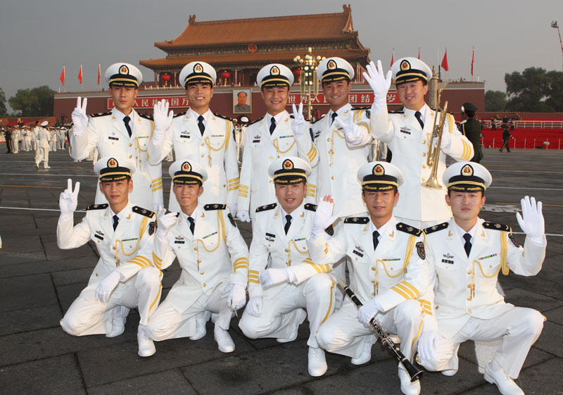 Angehörige der Militärkapelle nehmen ein gemeinsames Foto auf dem Tian‘anmen-Platz auf. 