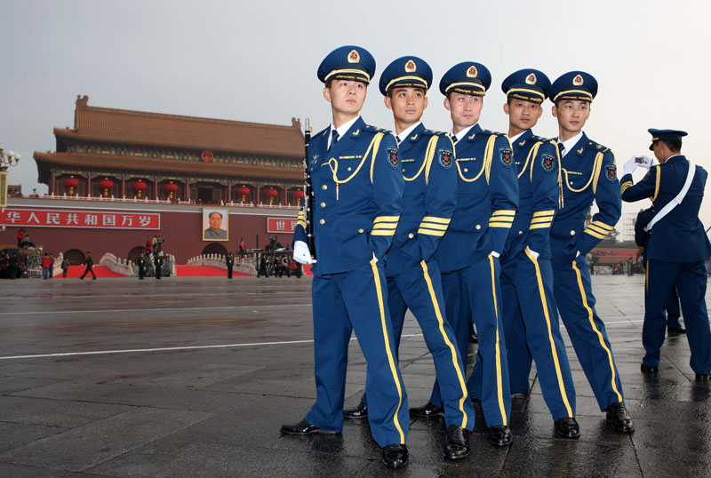 Angehörige der Militärkapelle nehmen ein gemeinsames Foto auf dem Tian‘anmen-Platz auf. 