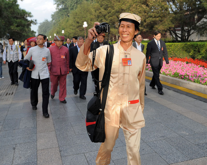 Vertreter aus allen Kreisen gehen zum Tian‘anmen-Platz.