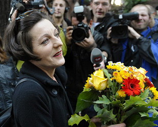 Der Nobelpreis für Literatur geht in diesem Jahr an die in Rumänien geborene Deutsche Herta Müller. Das teilte die Königlich-Schwedische Akademie am Donnerstag in Stockholm mit.