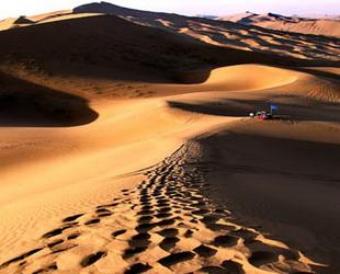 Wüstenlandschaft Badain Jaran in der chinesischen Inneren Mongolei