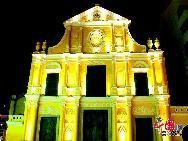Macau, auch Macao, ist mit Hong Kong eine der beiden Sonderverwaltungszonen in China. Macau liegt an der Westseite des Perlflussdeltas und grenzt im Norden an die Provinz Guangdong an beziehungsweise liegt im Osten und Süden am Südchinesischen Meer. 