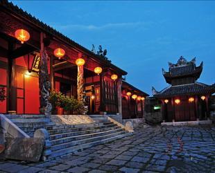 Dieser Konfuzius-Tempel befindet sich in Anshun in der Provinz Guizhou. Er gilt als einer der vier größten seiner Art, neben den Tempeln in den Städten Qufu, Nanjing und Beijing. Er wurde im Jahr 1909 gebaut, zwei Jahre vor dem Zusammenbruch der Qing Dynastie (1644-1911).