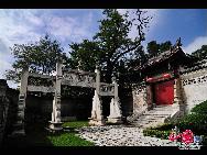 Dieser Konfuzius-Tempel befindet sich in Anshun in der Provinz Guizhou. Er gilt als einer der vier größten seiner Art, neben den Tempeln in den Städten Qufu, Nanjing und Beijing. Er wurde im Jahr 1909 gebaut, zwei Jahre vor dem Zusammenbruch der Qing Dynastie (1644-1911).