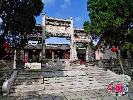 Dieser Konfuzius-Tempel befindet sich in Anshun in der Provinz Guizhou. Er gilt als einer der vier größten seiner Art, neben den Tempeln in den Städten Qufu, Nanjing und Beijing. Er wurde im Jahr 1909 gebaut, zwei Jahre vor dem Zusammenbruch der Qing Dynastie (1644-1911).