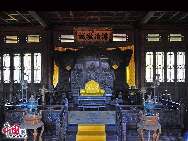 Chengde ist eine Präfektur-Stadt in der chinesischen Provinz Hebei, nordöstlich von Beijing. Sie ist vor allem als Gebirgserholungsort bekannt wegen des riesigen kaiserlichen Gartens, welcher früher von den Kaisern der Qing Dynastie genutzt wurde. Im Stadtzentrum leben derzeit rund 450.000 Einwohner. [Foto von Jia Yunlong]