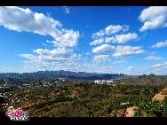 Chengde ist eine Präfektur-Stadt in der chinesischen Provinz Hebei, nordöstlich von Beijing. Sie ist vor allem als Gebirgserholungsort bekannt wegen des riesigen kaiserlichen Gartens, welcher früher von den Kaisern der Qing Dynastie genutzt wurde. Im Stadtzentrum leben derzeit rund 450.000 Einwohner. [Foto von Jia Yunlong]